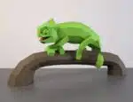 Papercraft caméléon sur branche murale en origami 3D