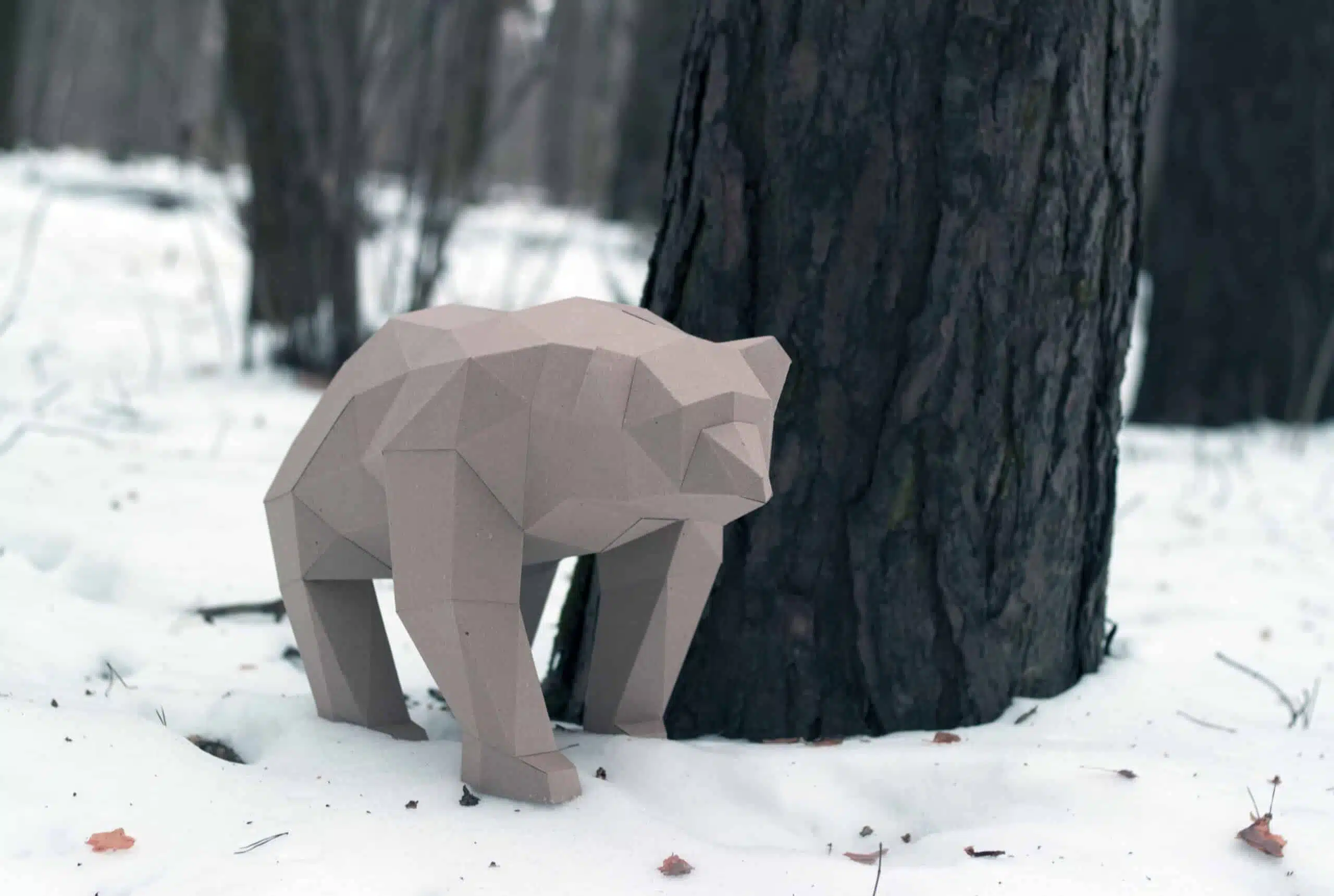 Papercraft urso em movimento em origami 3D, vista traseira