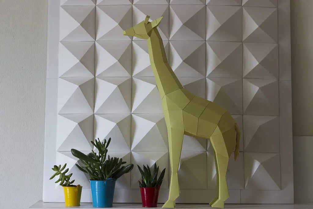 Papercraft di installazione piramide in origami