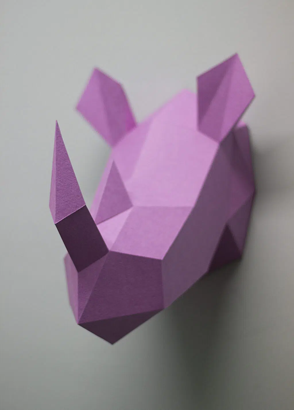 Origami 3D neushoornkop in papier, weergave 2