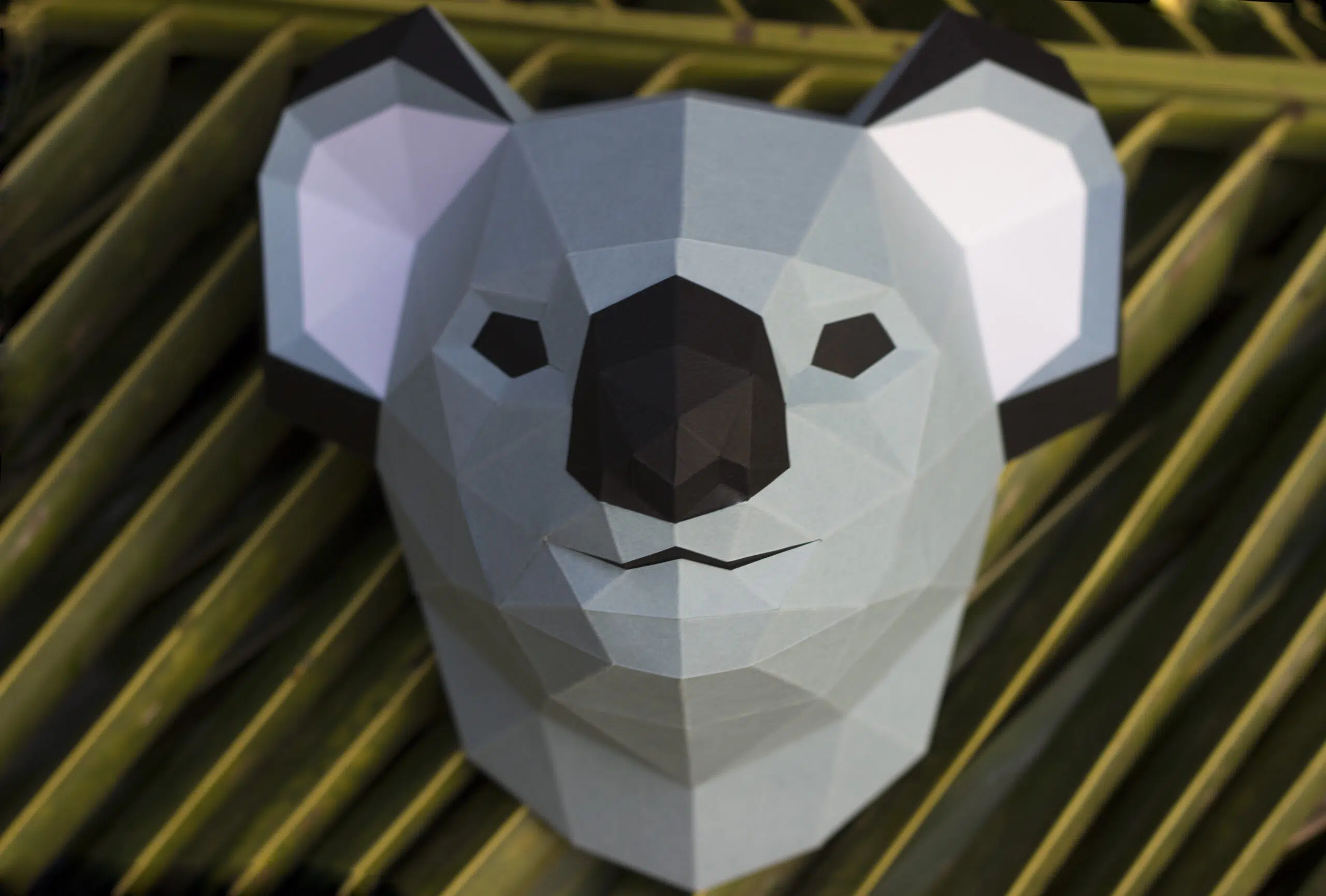 Papercraft koalakop aan de muur in 3D origami, weergave 9