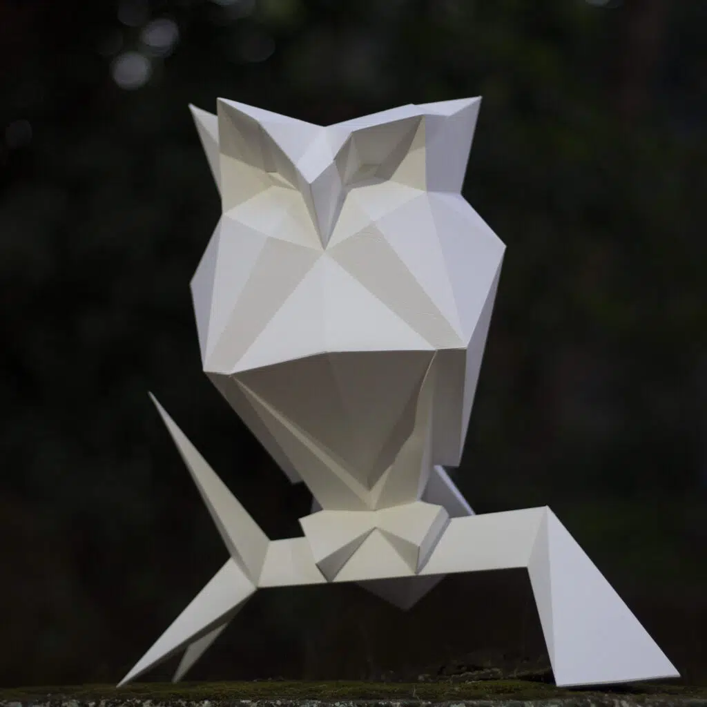 Papercraft-Eule mit Hut als 3D-Origami