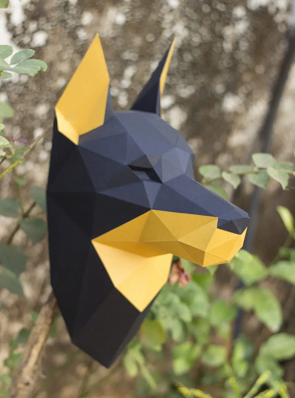 Papercraft cabeza de dóberman mural en origami 3D