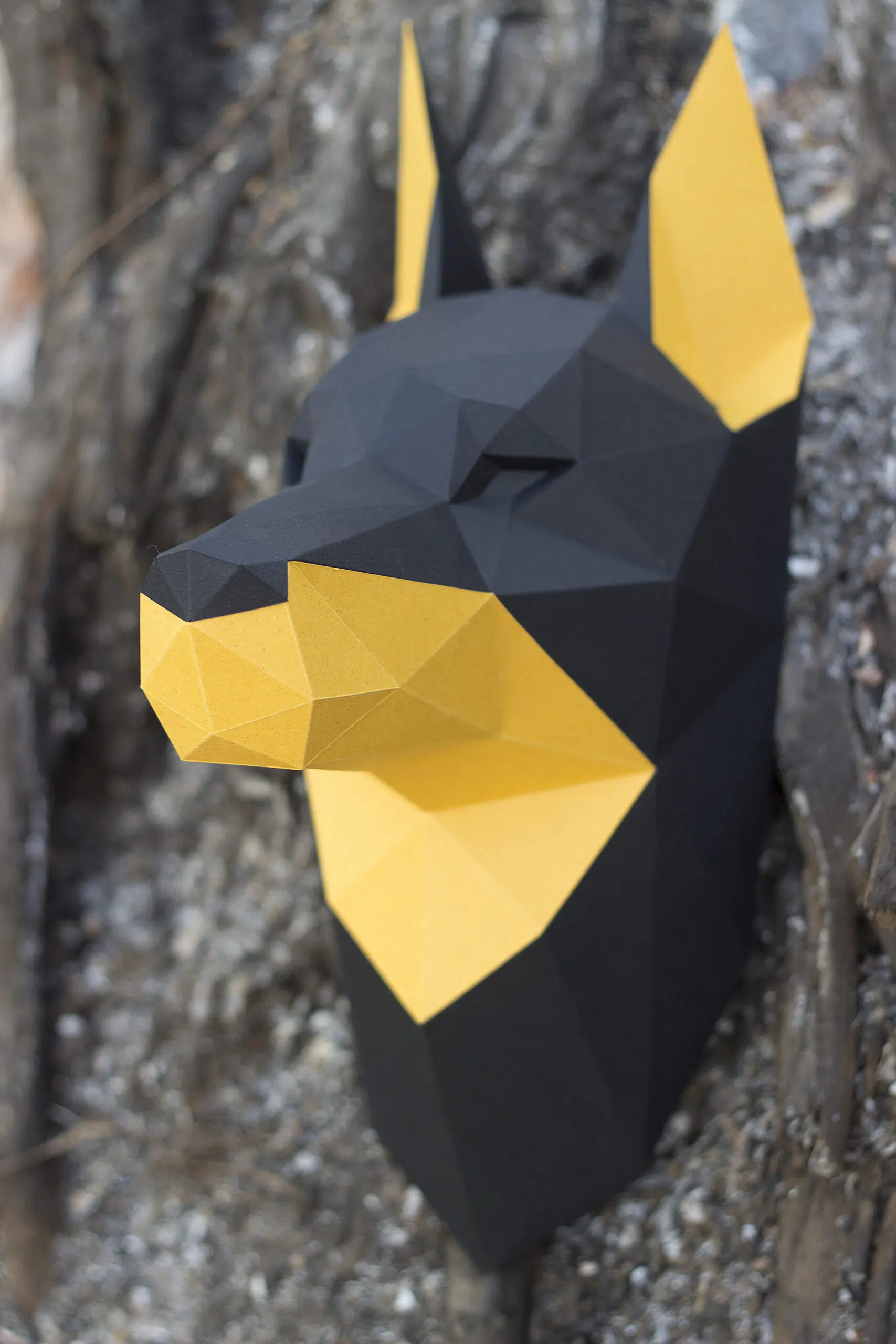 Papercraft cabeza de dóberman mural en origami 3D, vista lateral
