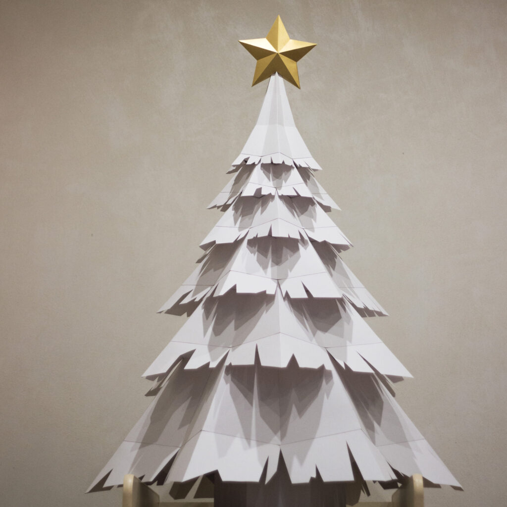 Papercraft Christmas tree in 3D origami