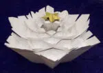 Besneeuwde kerstboom papercraft in 3D-origami, weergave 3