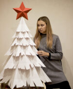 Papercraft de sapin de Noël enneigé en origami 3D