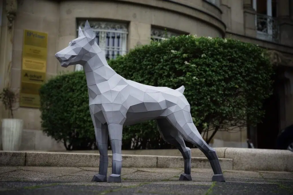 Papercraft van een gespierde Dobermann in 3D-origami, 3D-model