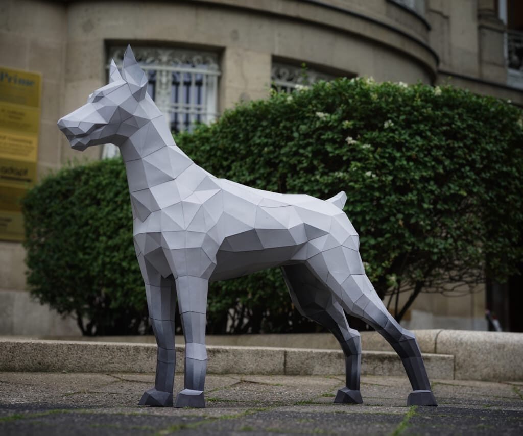 Papercraft de doberman musclé en origami 3D