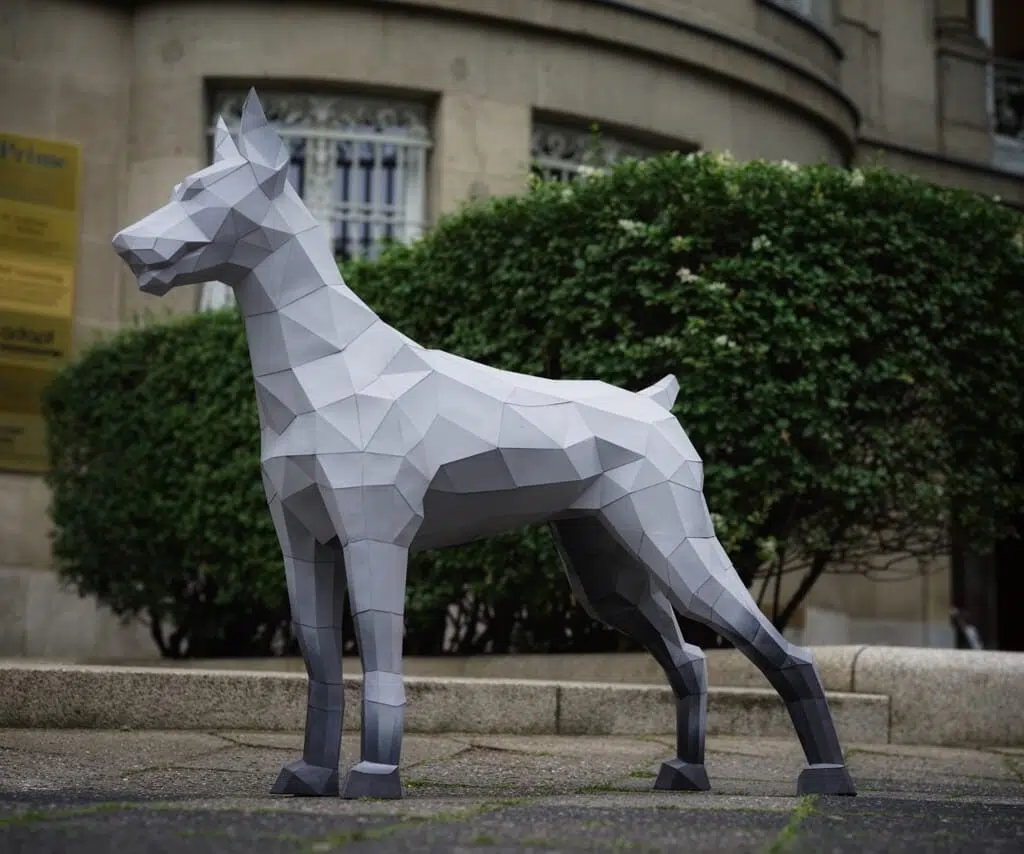 Muskelbepackter Dobermann als 3D-Origami-Papercraft