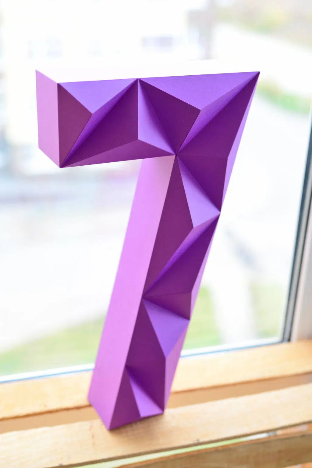 Chiffre 7 en papercraft 3D - modèle PDF à imprimer pour anniversaire et décoration
