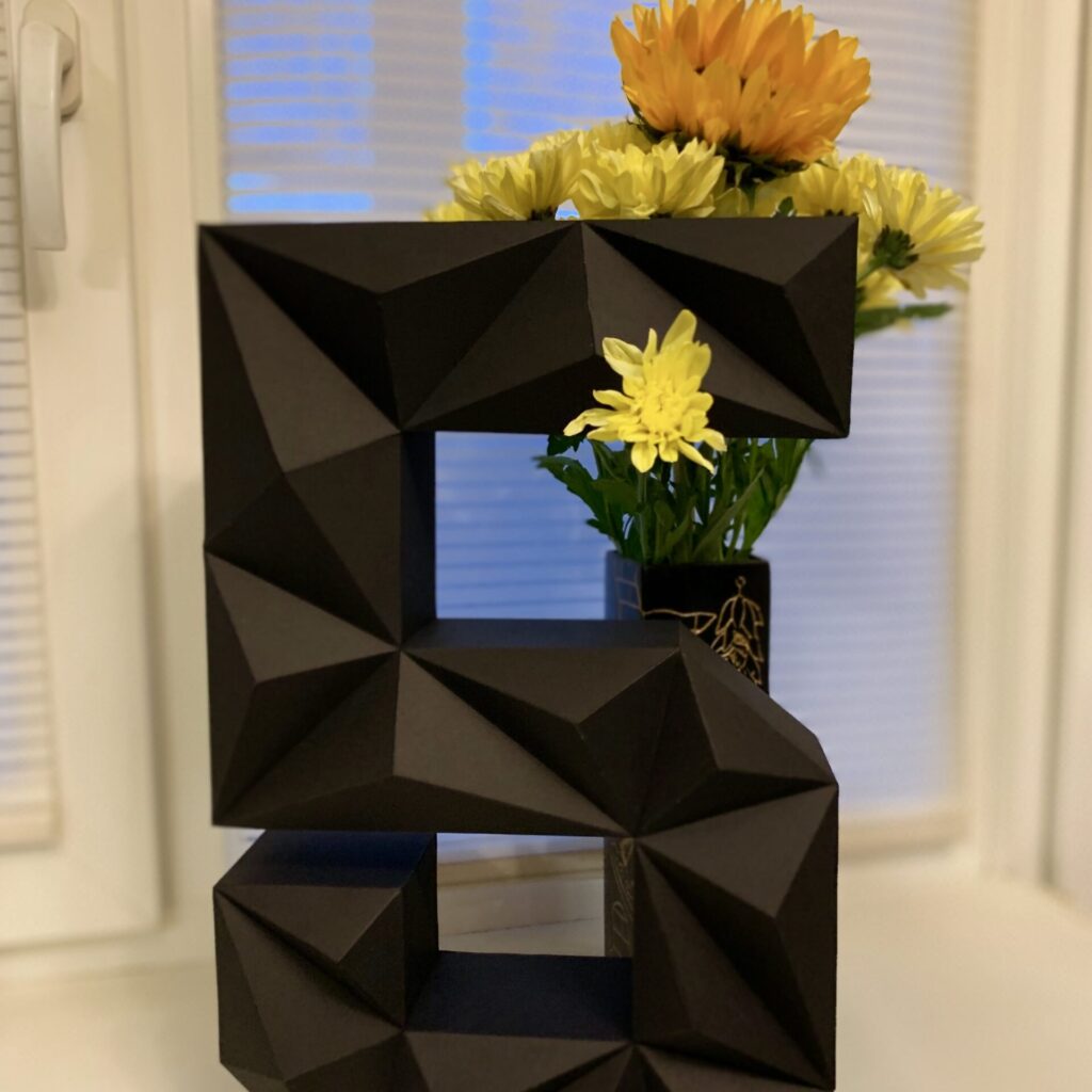 Papercraft number 5 in 3D origami