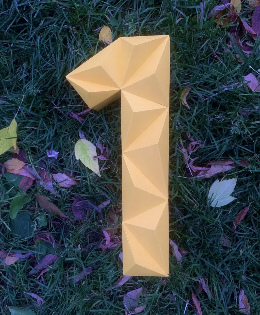 Chiffre 1 en papercraft 3D - modèle PDF à imprimer pour anniversaire et déco festive