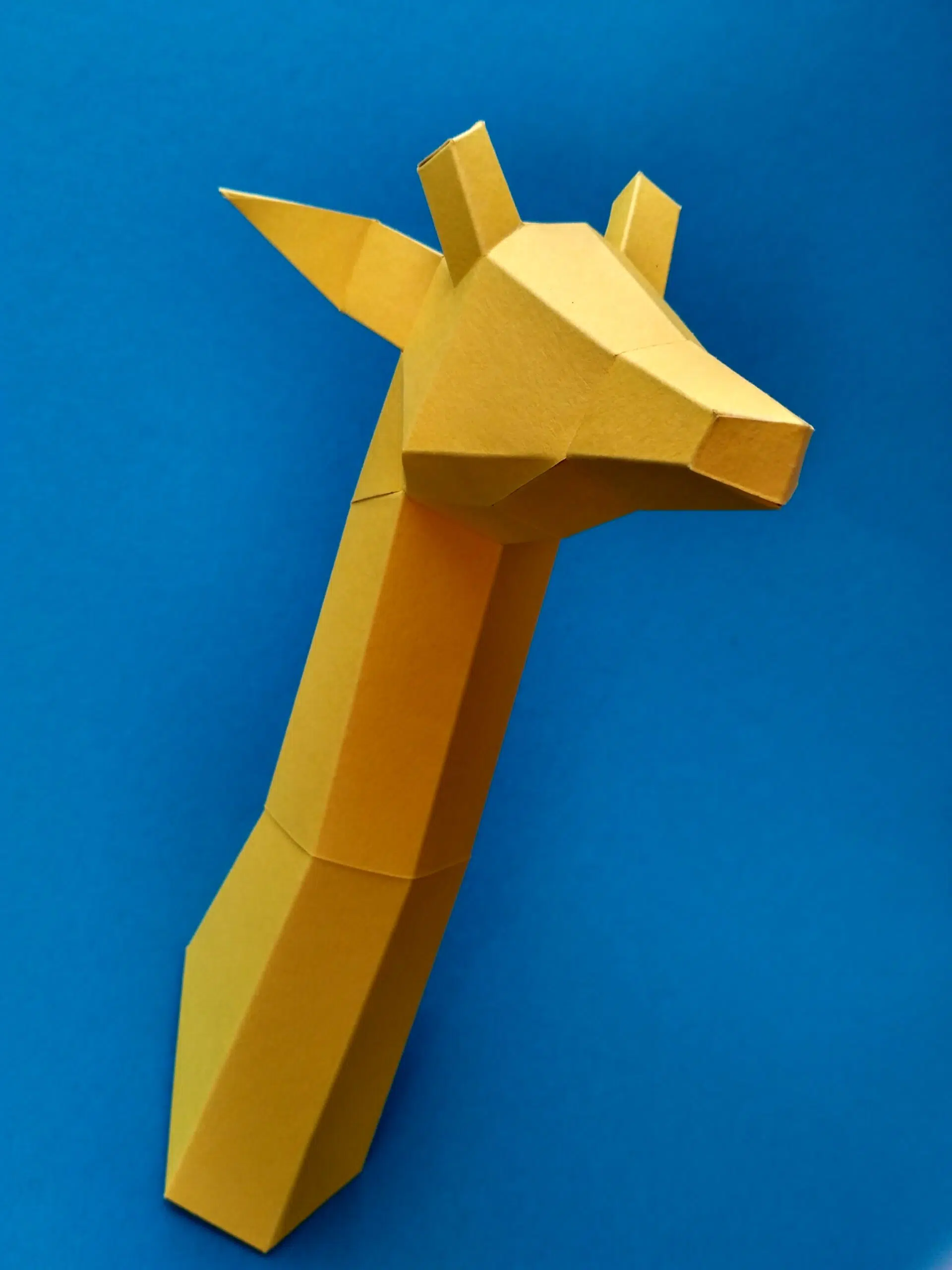 Mini-trofee girafkop papercraft 3D voor kinderen, weergave 4