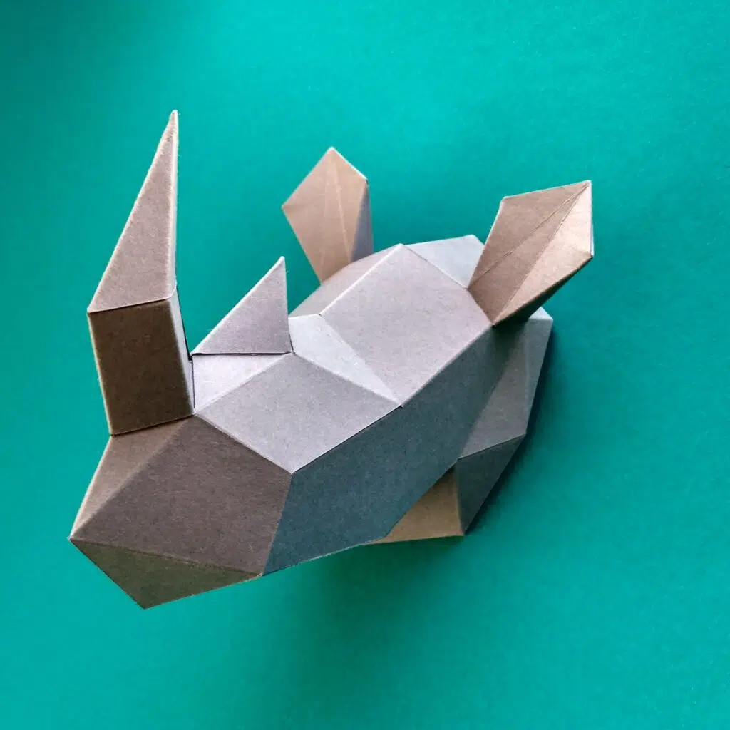 Piccolo trofeo testa di rinoceronte in papercraft 3D – modello per bambini