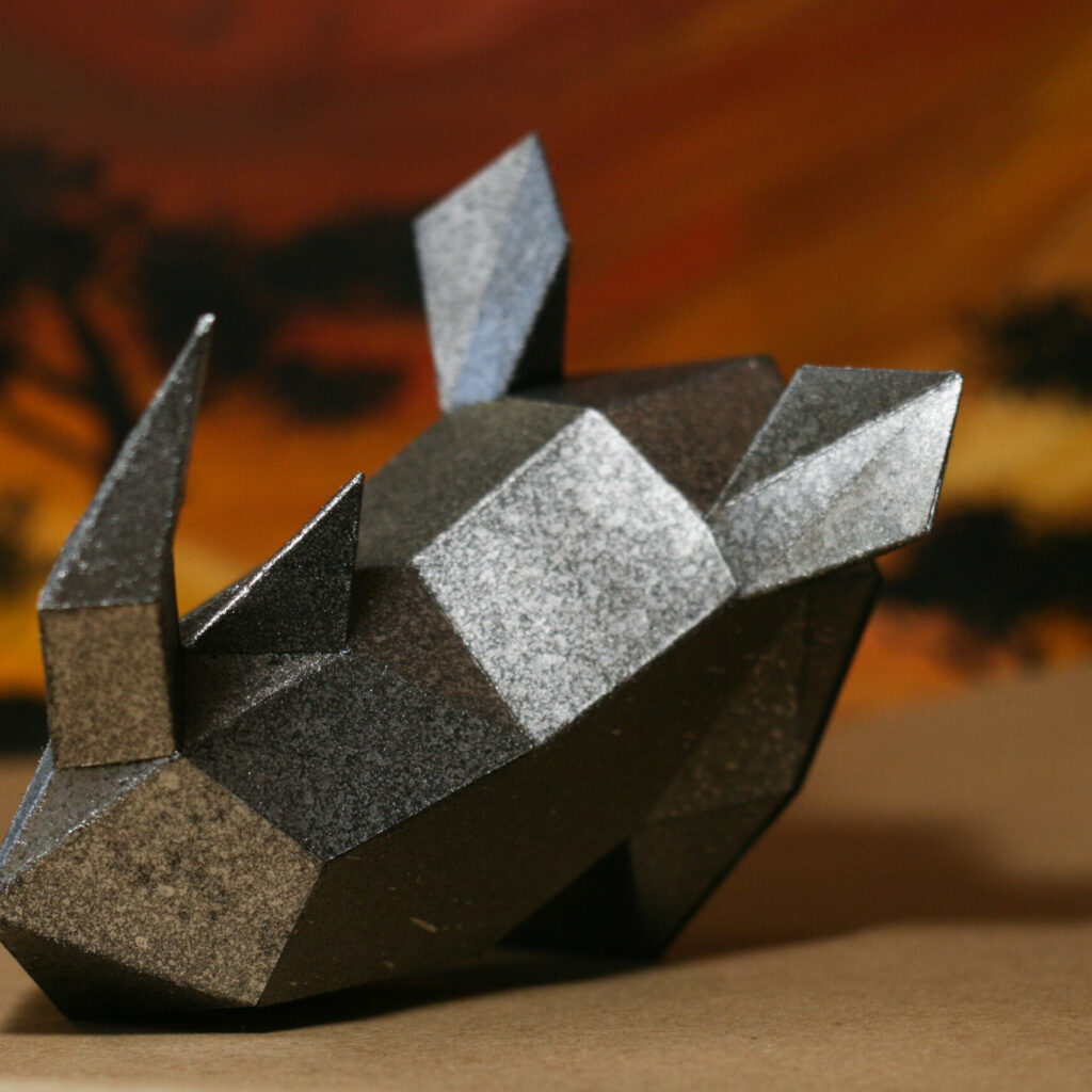 Papercraft eines Rhinozeroskopfes in 3D-Origami