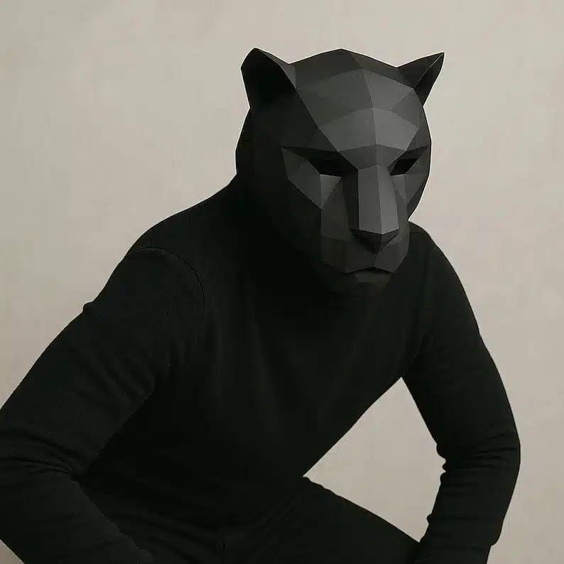 Papercraft Maske schwarzer Panther mit geschlossenem Maul in 3D-Origami