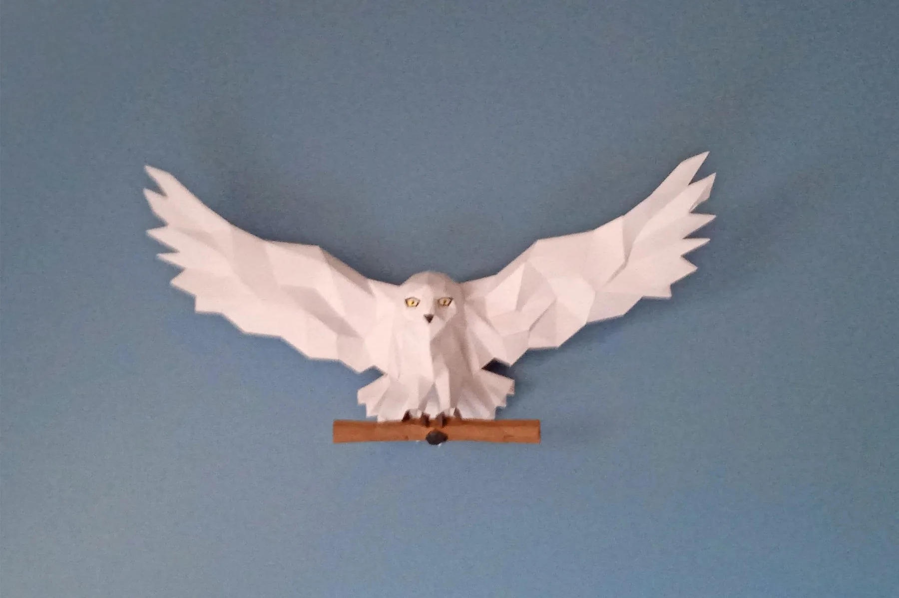 Chouette Hedwige papercraft sur perchoir