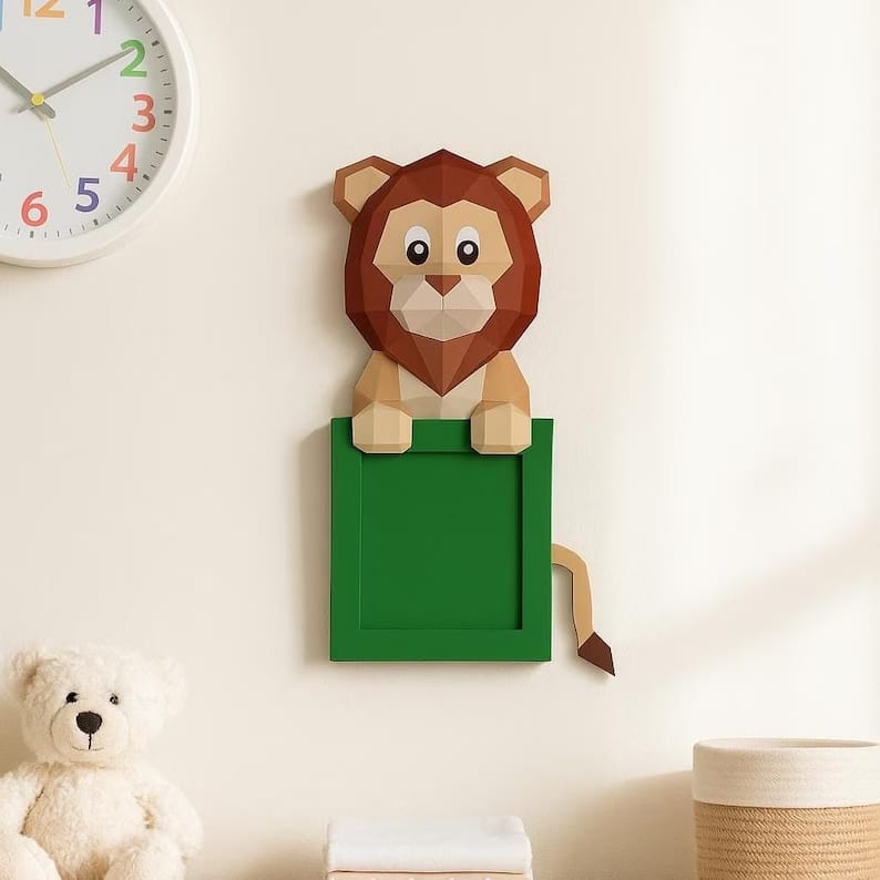 Papercraft lion photo frame in 3D origami Papercraft lion photo frame in 3D origami