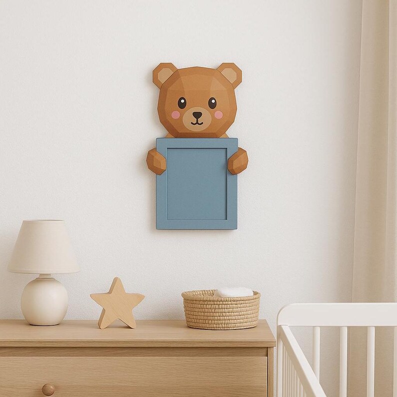Papercraft bear photo frame in 3D origami