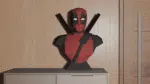 Papercraft buste de Deadpool sur socle en origami 3D