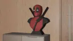 Papercraft buste de Deadpool sur socle en origami 3D