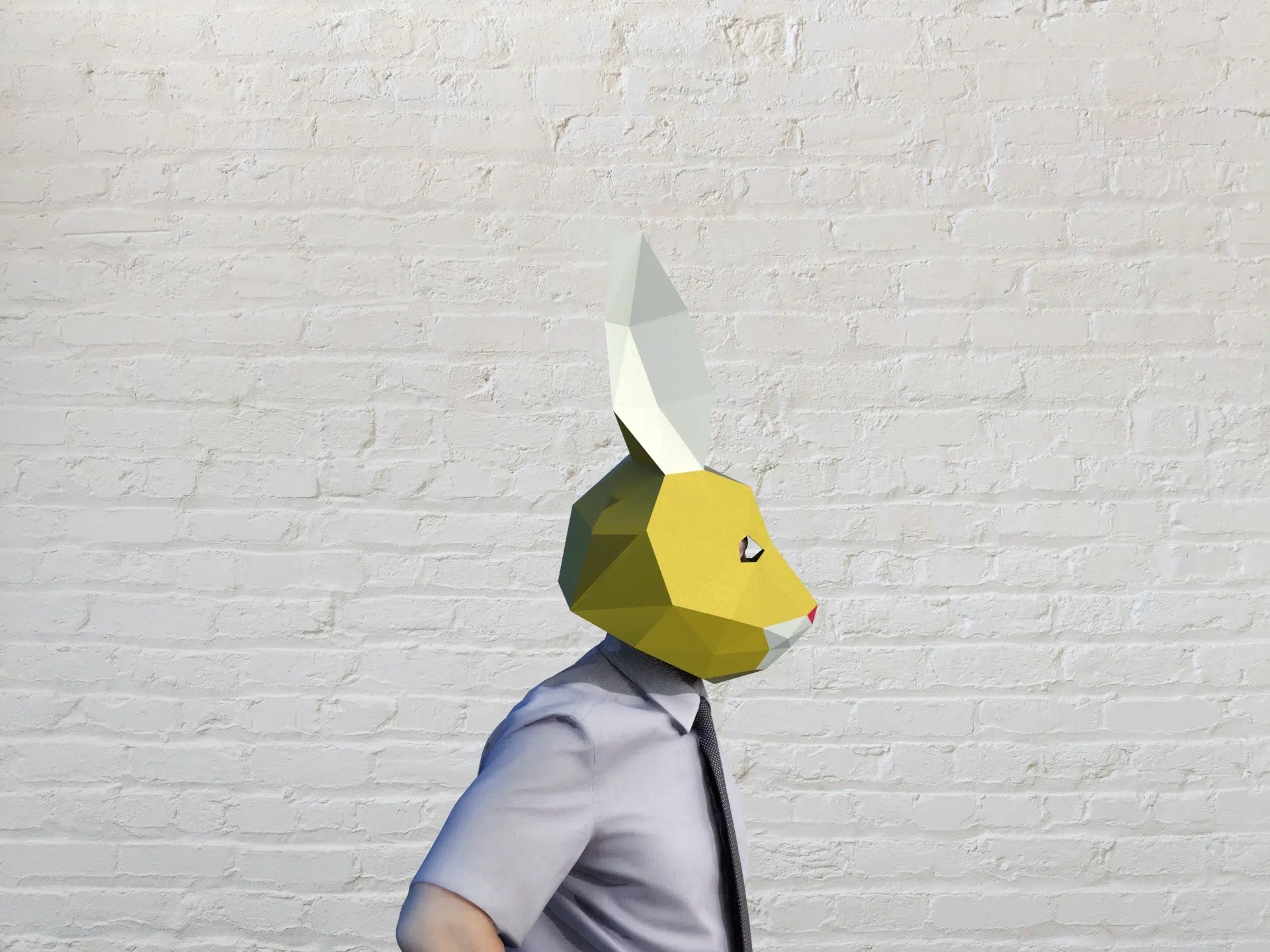 Masker van konijn met rode neus in 3D-papercraft, weergave 4