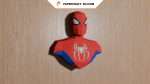 Papercraft de busto do Homem-Aranha em origami 3D