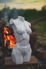 Papercraft de busto feminino em origami 3D