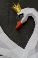 Papercraft de cisne com coroa em origami 3D
