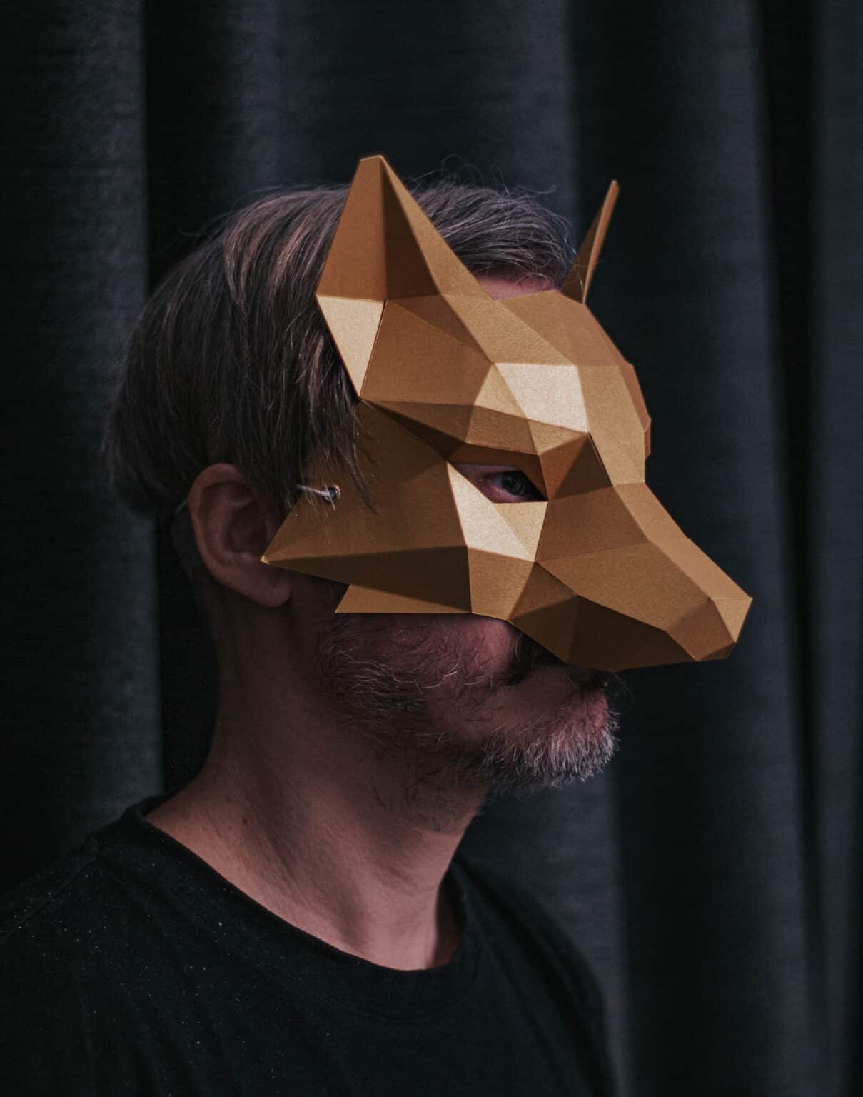 Papercraft fox mask in 3D origami