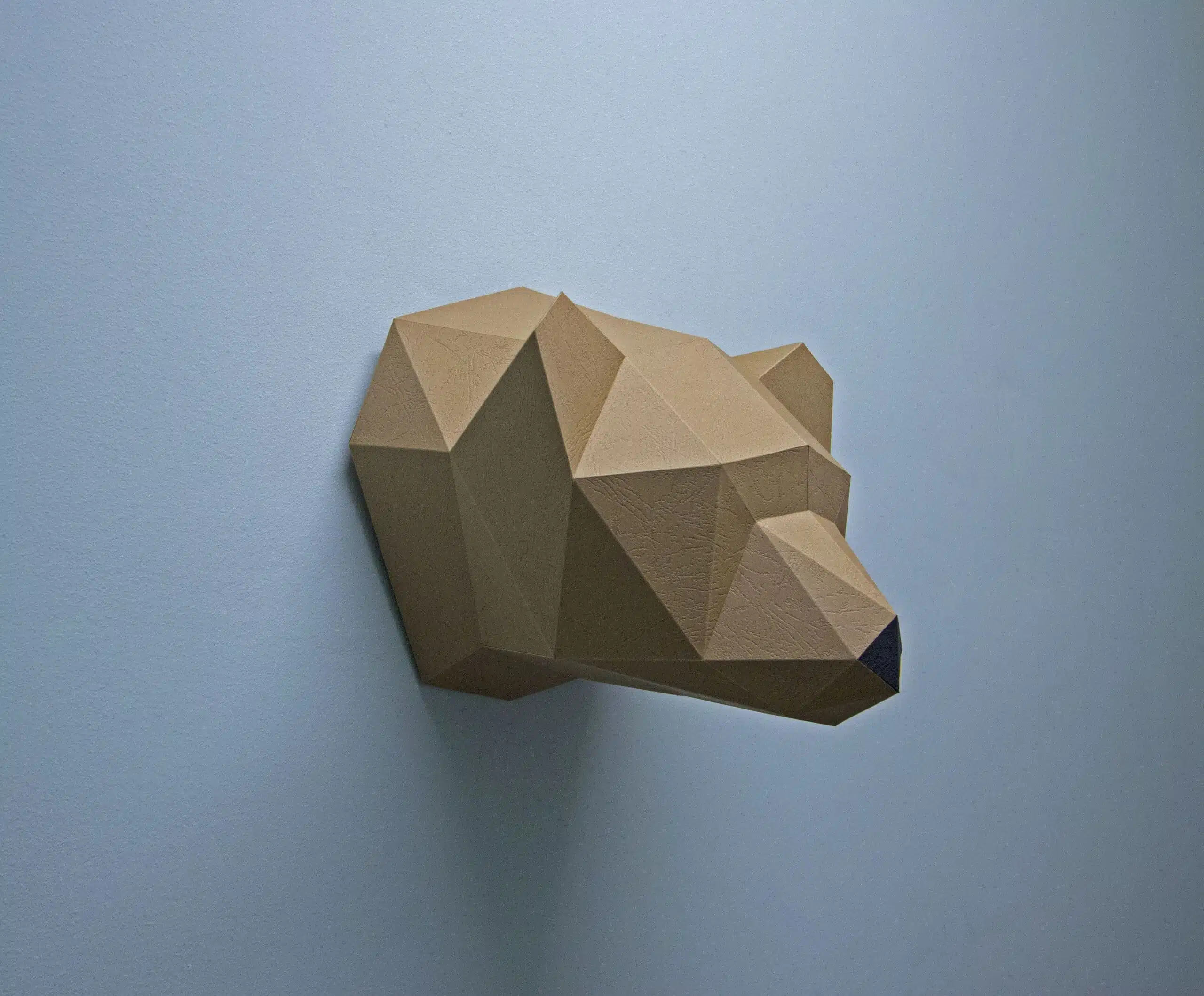 Papercraft de trophée d'ours gueule fermée en origami 3D, vue 6