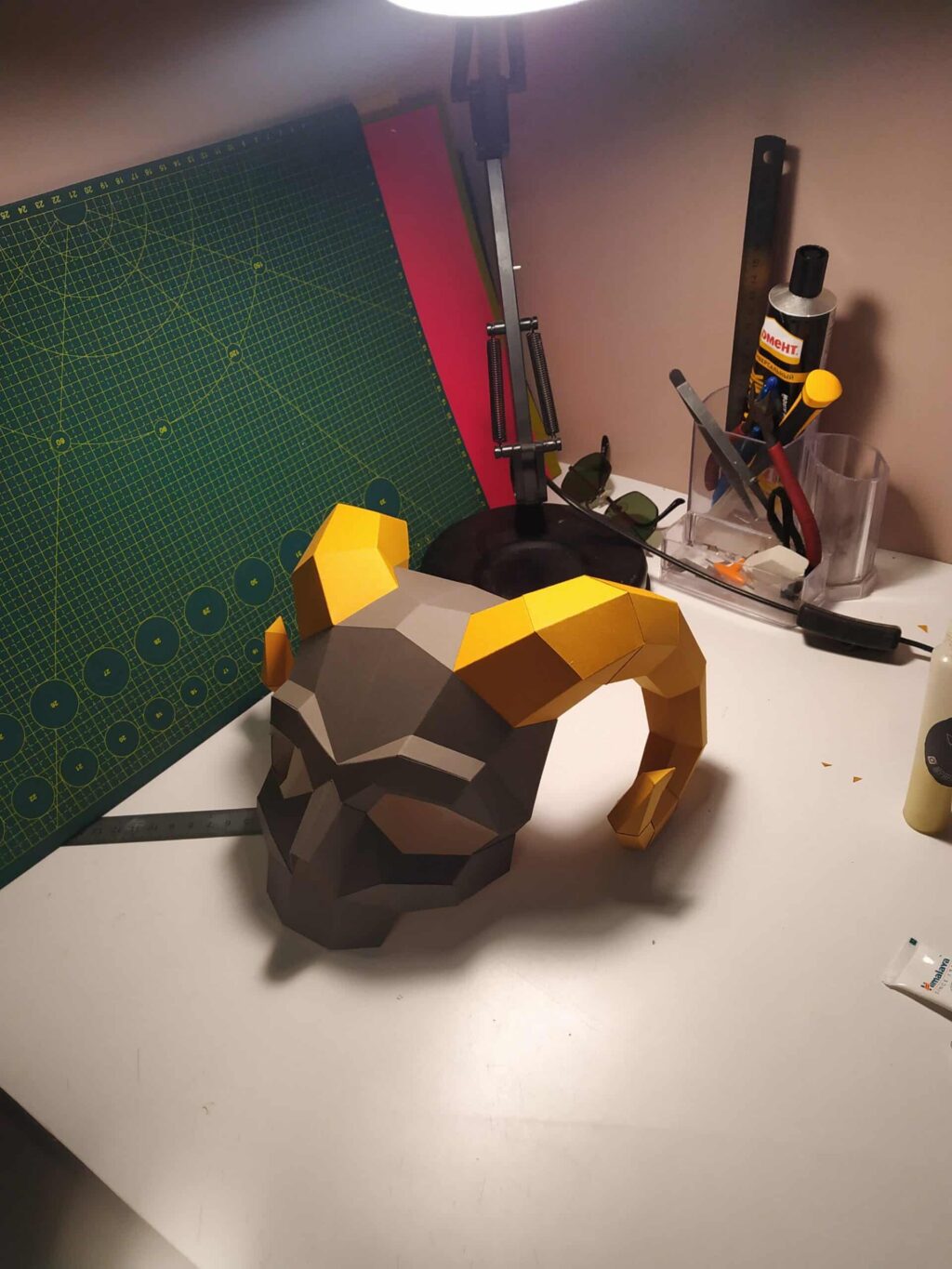 Papercraft Origami 3D Hörner-Schädelmaske