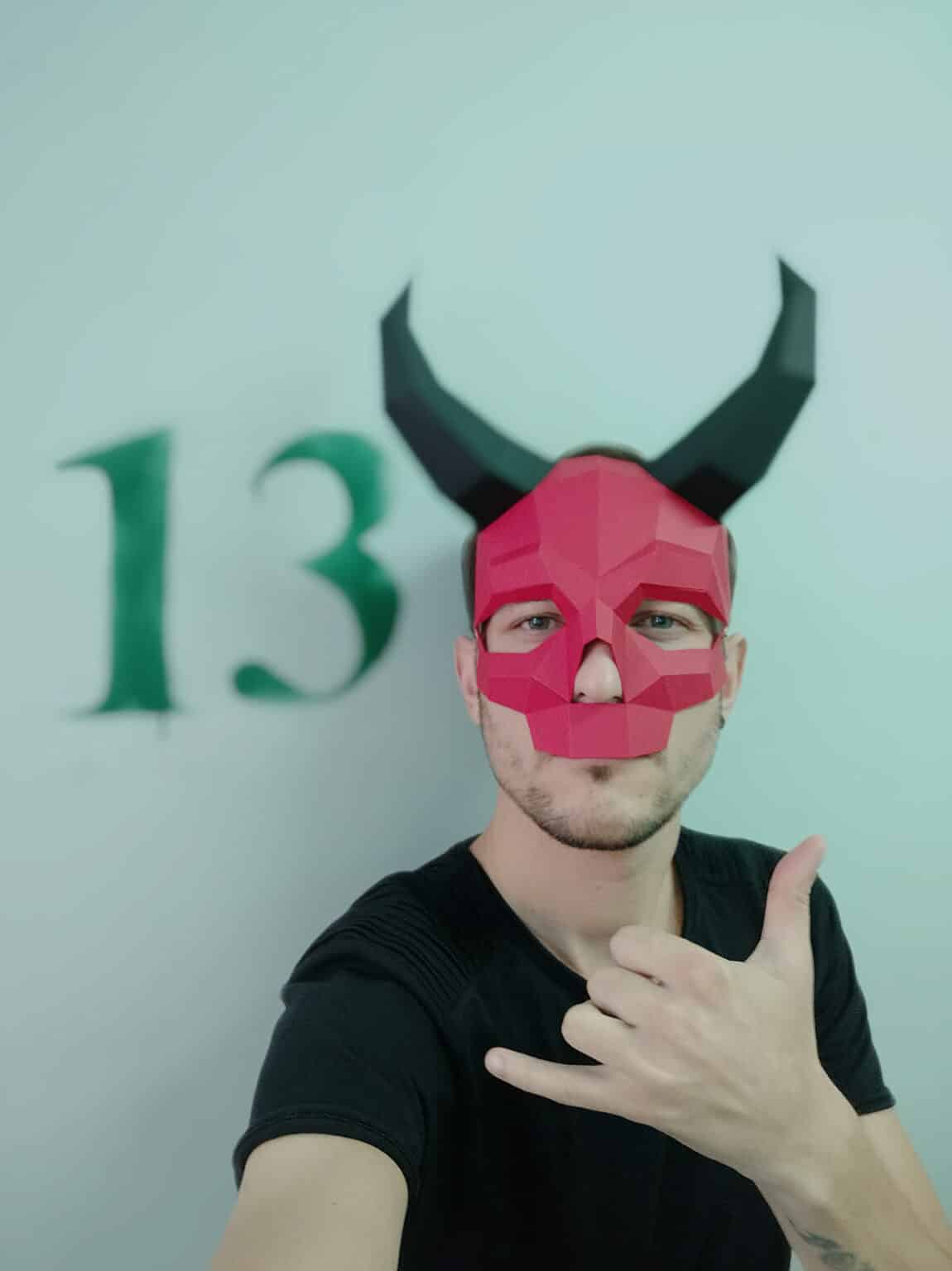 Papercraft horned skull mask in 3D origami