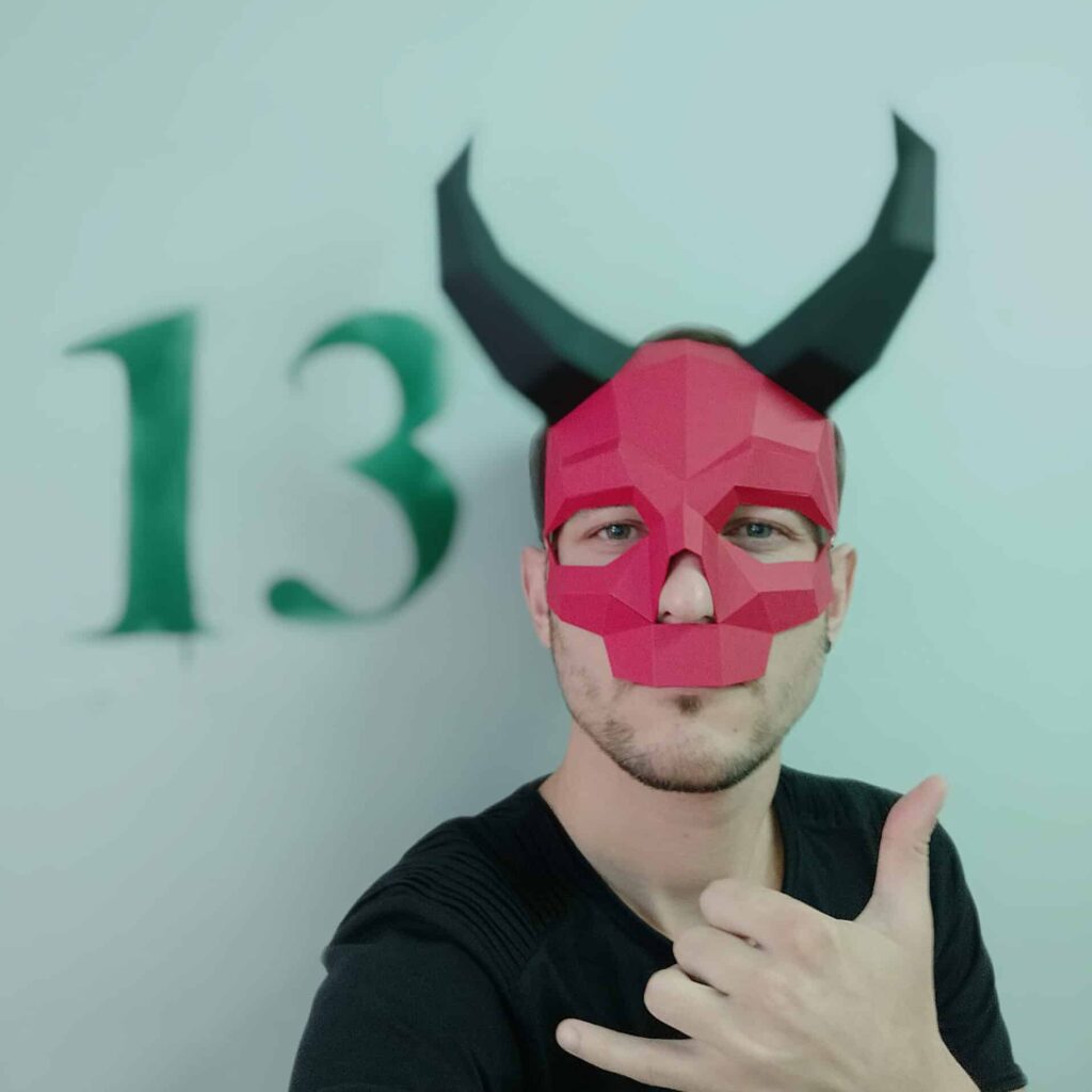 Papercraft horned skull mask in 3D origami