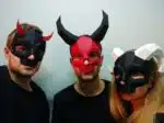 Schedelmasker met hoorns in 3D origami, weergave 3
