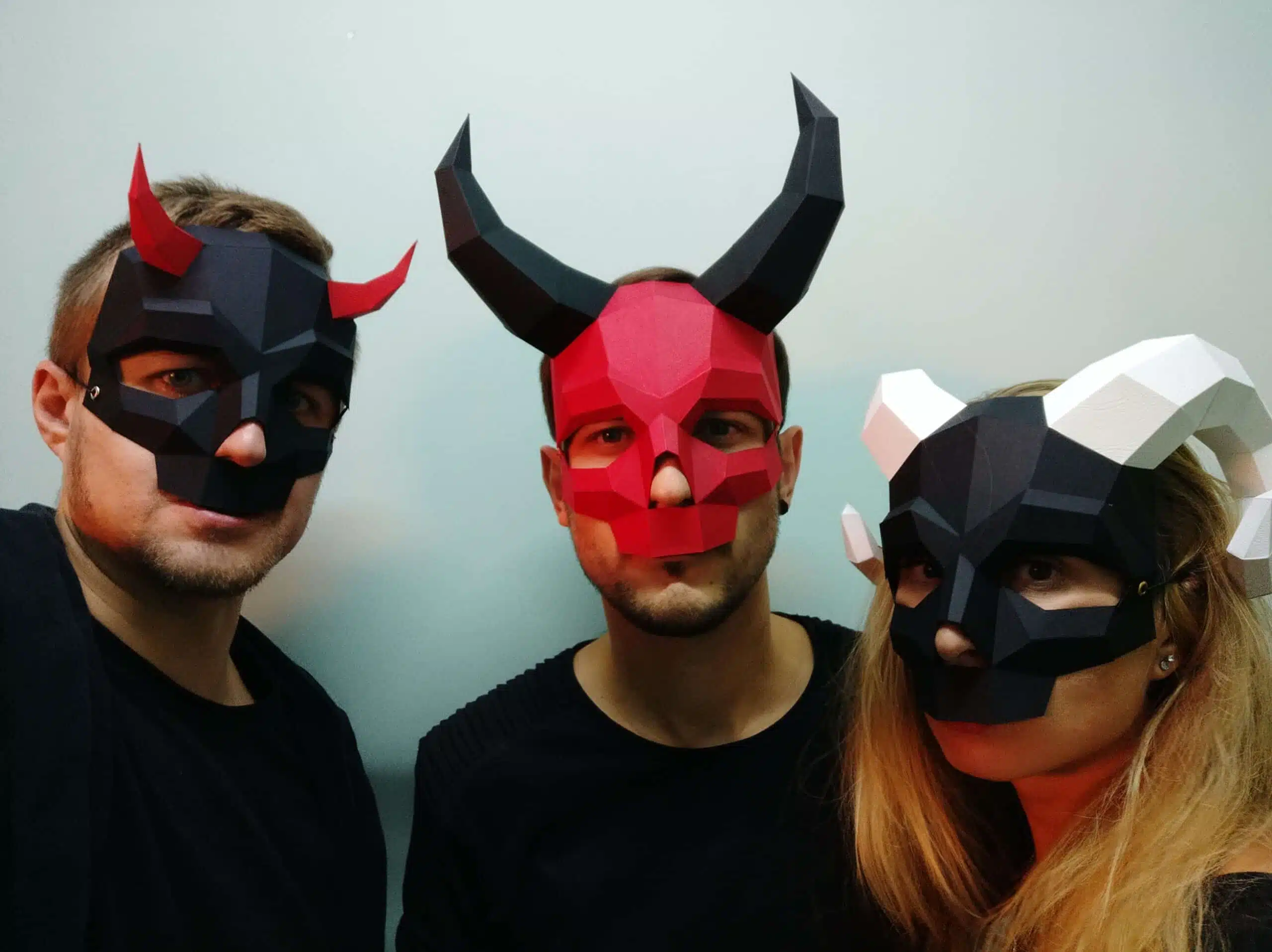 Schedelmasker met hoorns 3D papercraft origami, weergave 4