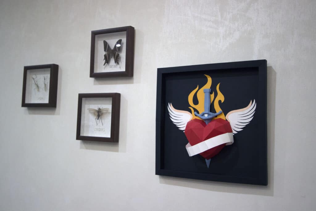 Papercraft tattooed heart frame in 3D origami