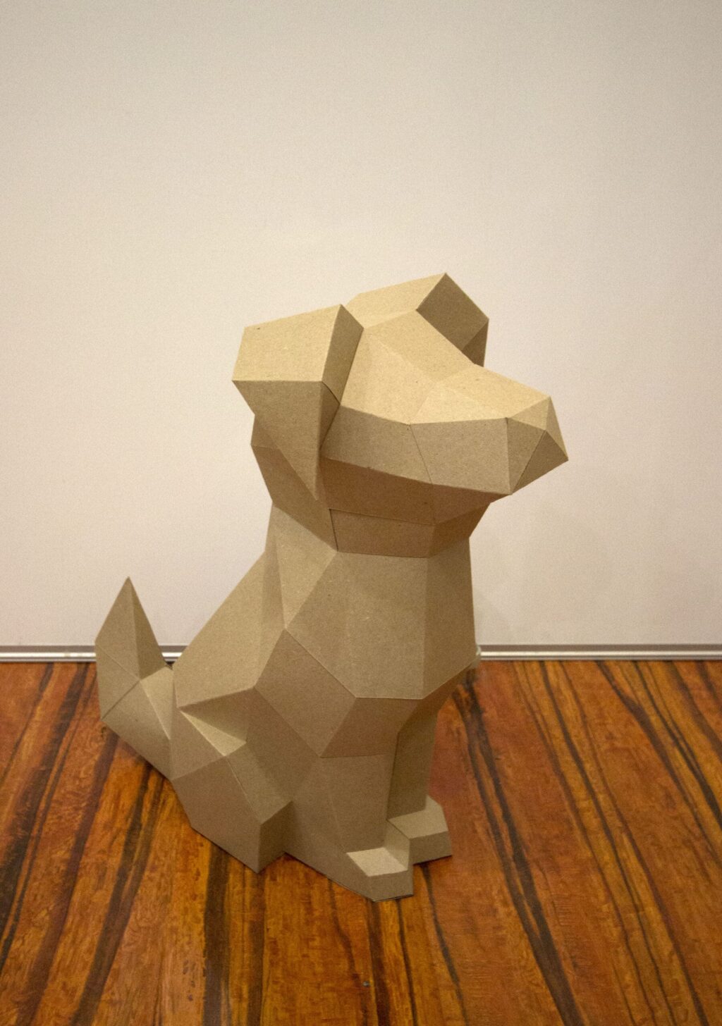 Papercraft de cabeça de Doberman em origami 3D