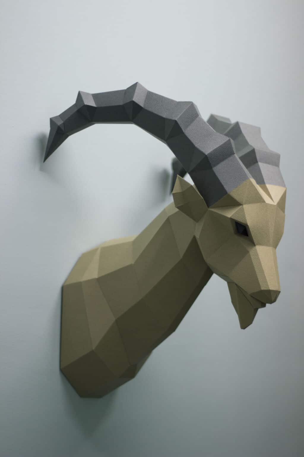 Papercraft de íbex em origami 3D