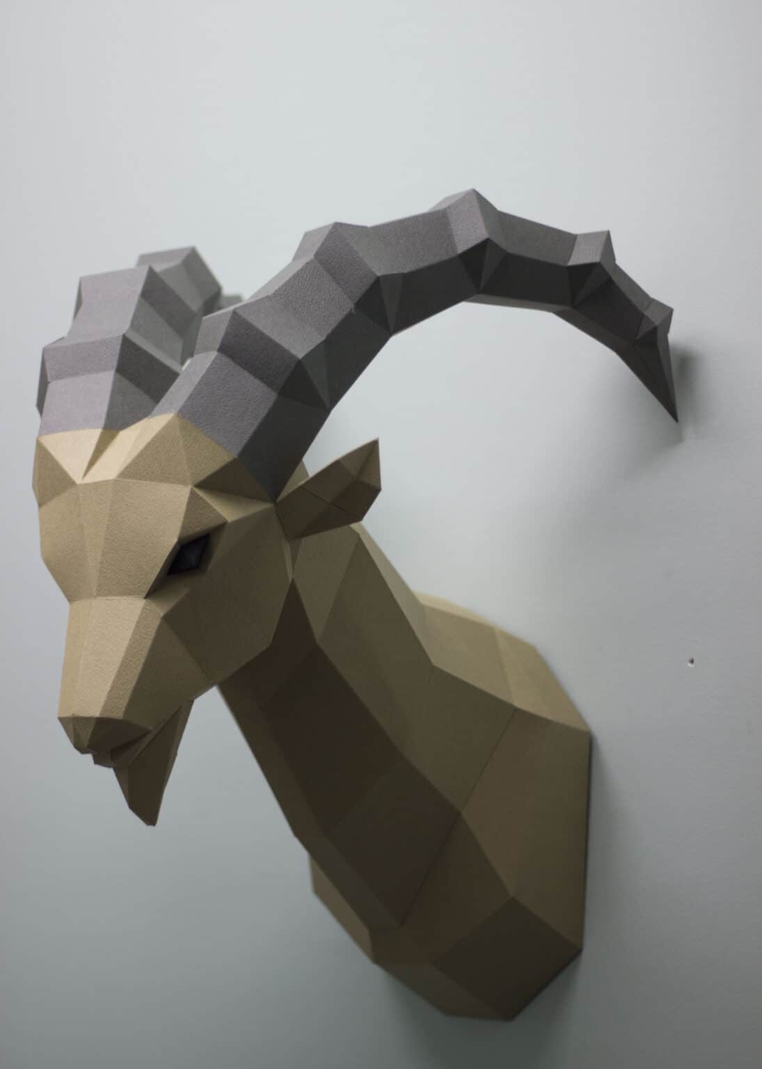 Papercraft de íbex em origami 3D
