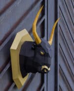Papercraft eines Stiers auf einem Schild in Origami 3D