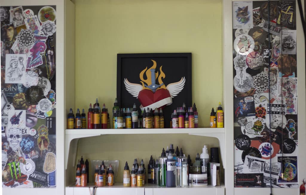 Papercraft tattooed heart frame in 3D origami