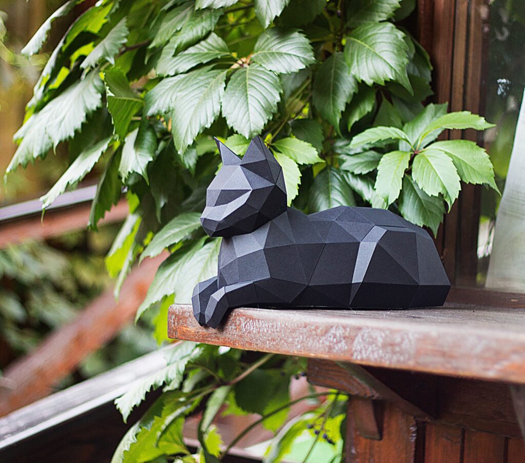 Papercraft liegende Katze als 3D-Origami