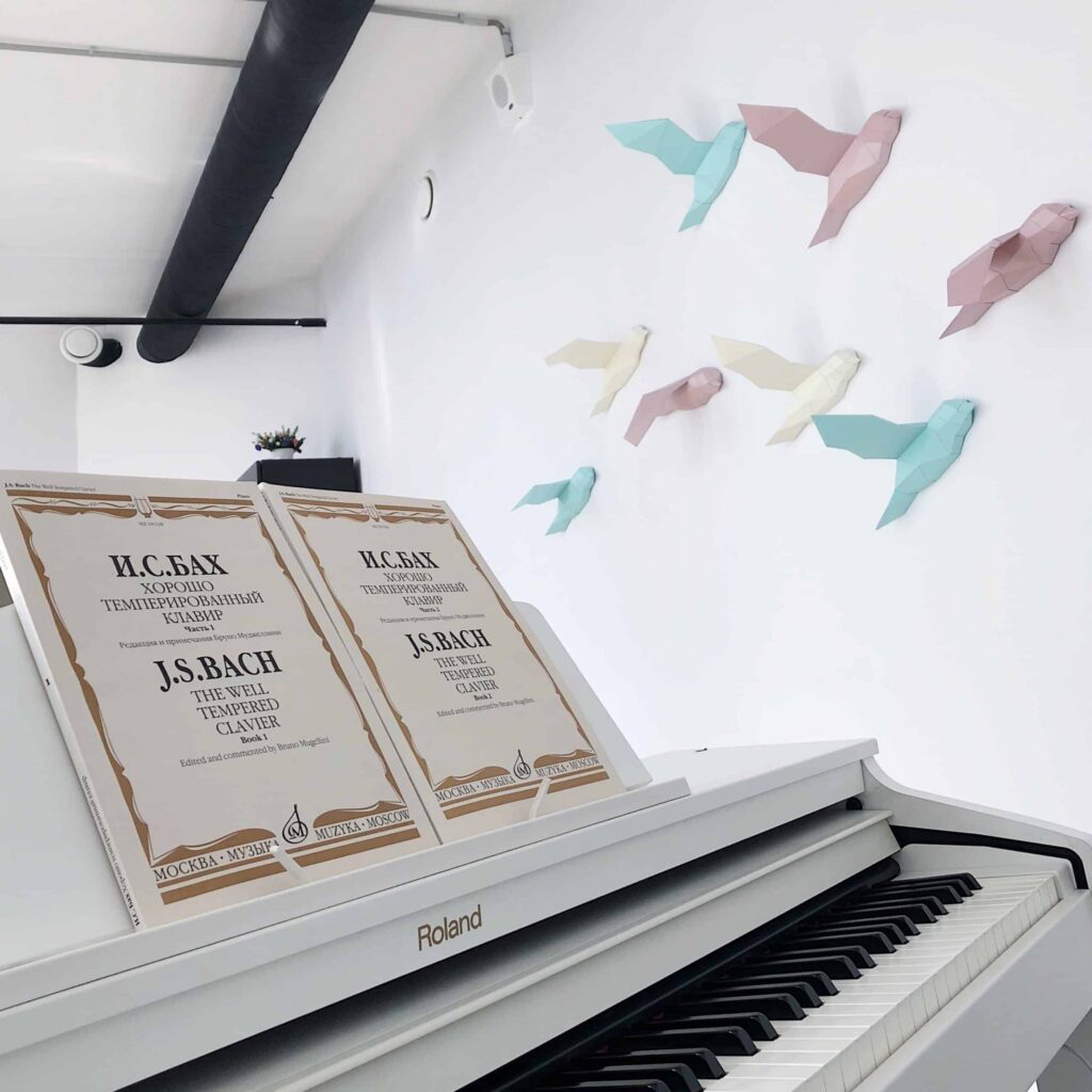 Papercraft d'oiseaux volants en origami 3D