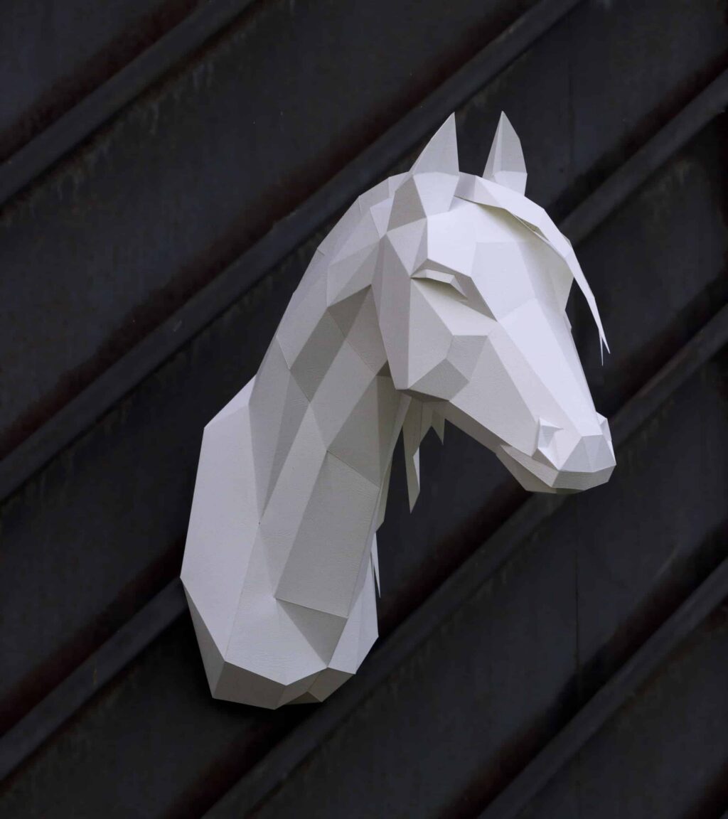 Papercraft eines arabischen Pferdes als 3D-Origami