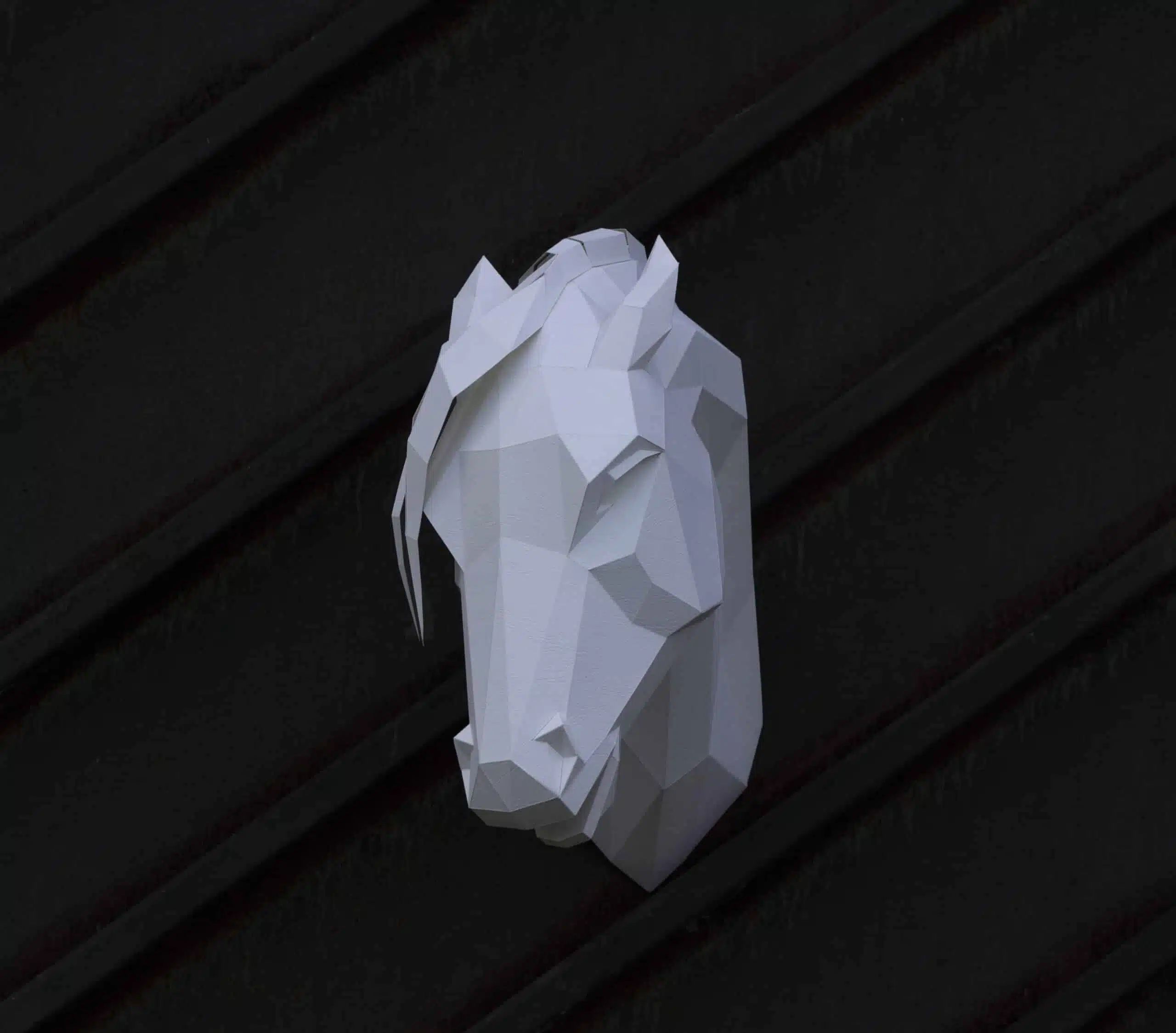 Papercraft tête de cheval arabe épurée en origami 3D, vue 4
