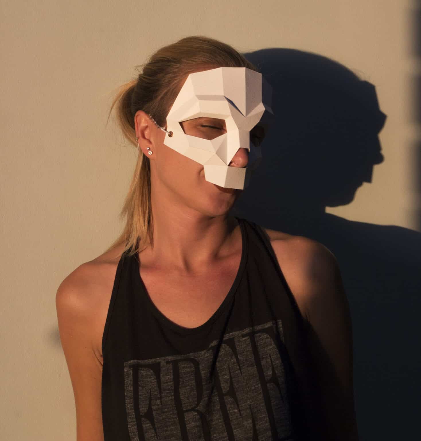 Papercraft de máscara de calavera en origami 3D