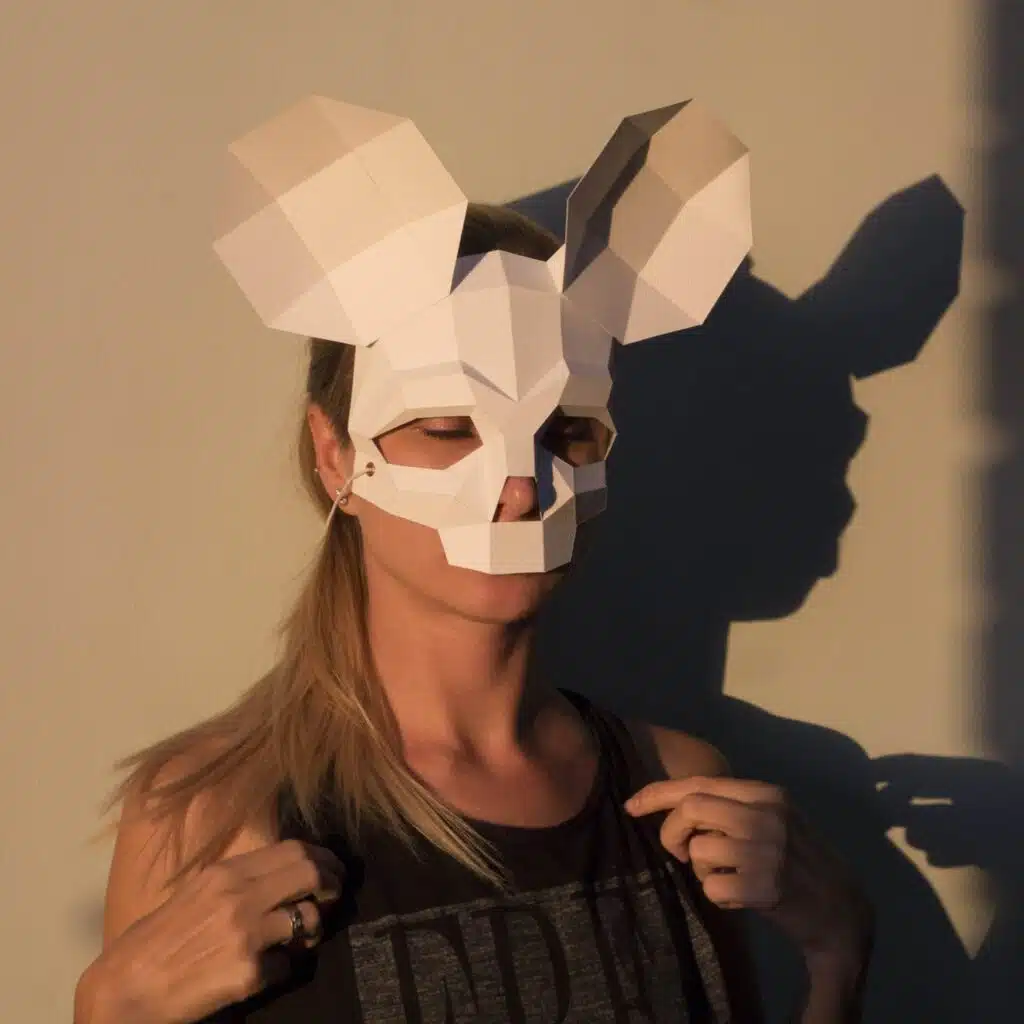 Papercraft Maus-Schädelmaske für Halloween im 3D-Origami-Stil