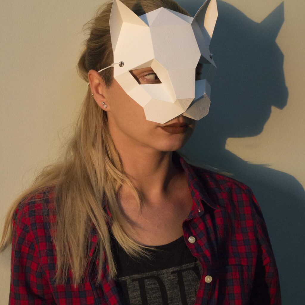 Papercraft cat mask in 3D origami